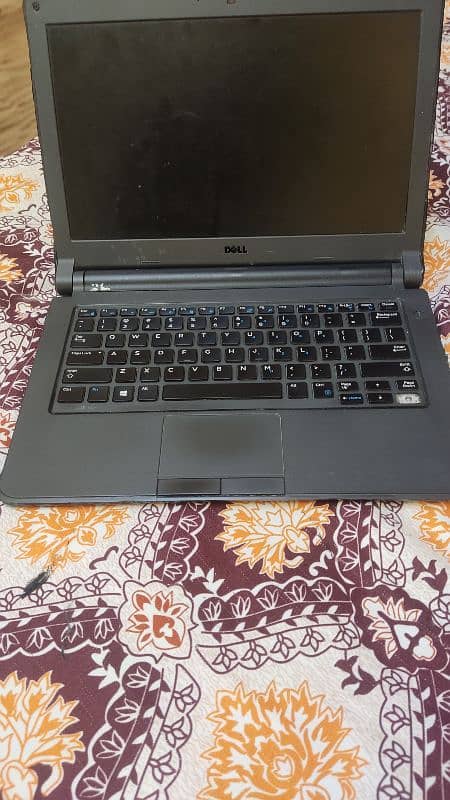 Dell latitude 3340 core i5 4th gen. 4gb 128gb SSD. perfect in working 1