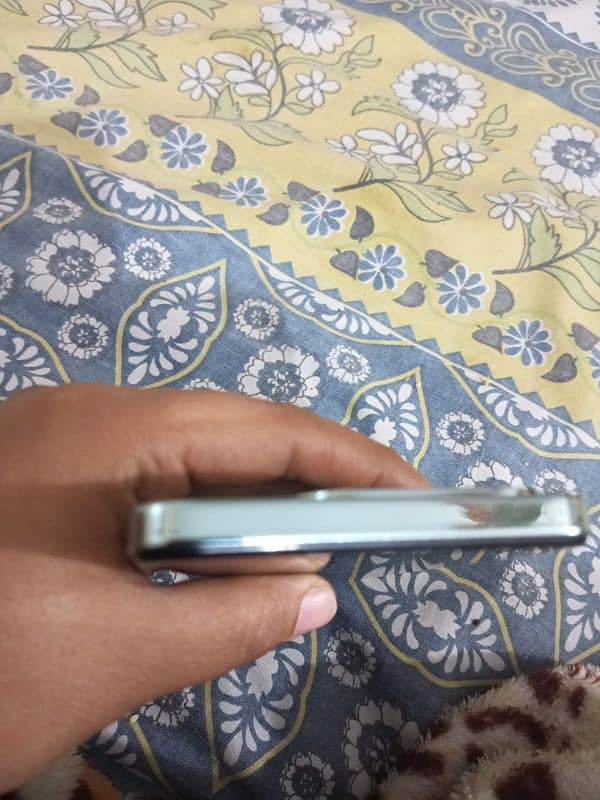 Infinix hot 40 i 5