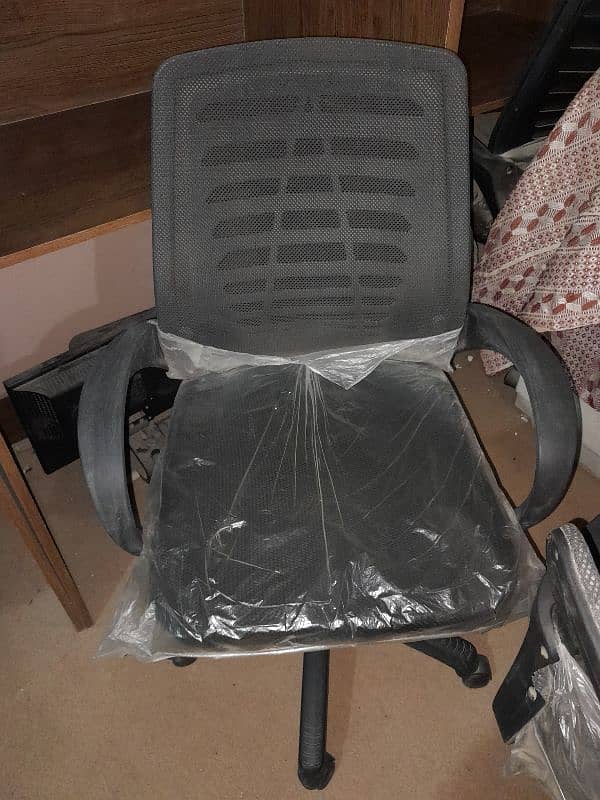 Full size Cubicles and office chairs for sale 3
