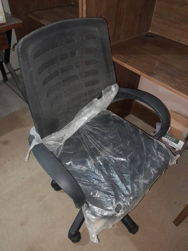 Full size Cubicles and office chairs for sale 4