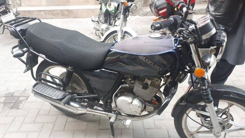 Suzuki GS SE 150 black 1