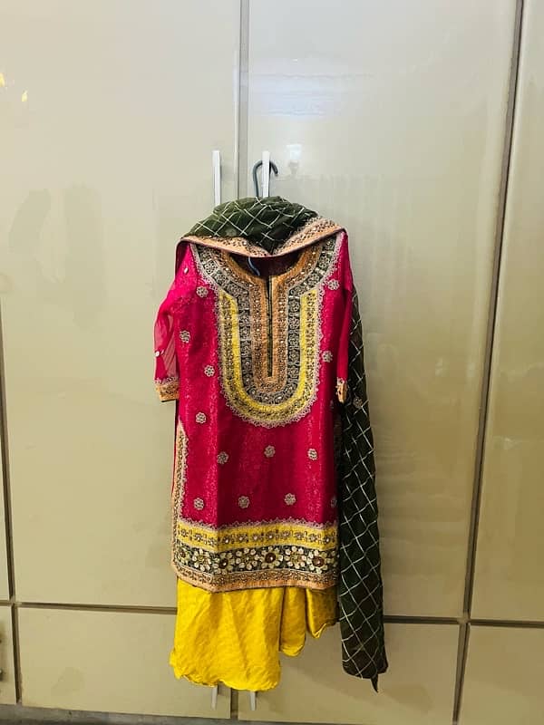 beautiful mehndi dress 2