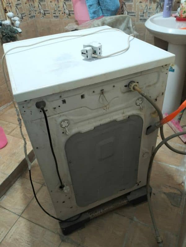 LG Automatic Washing Machine 2