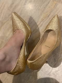 golden heel with red bottom. size 36