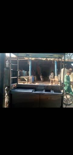 burger and fries counter