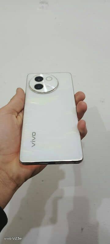 Vivo V30e 3