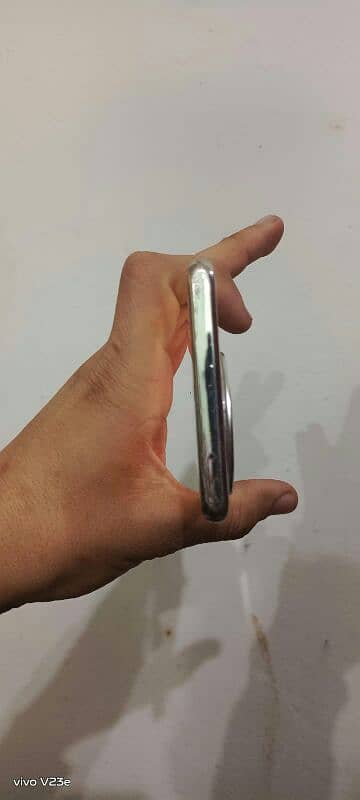 Vivo V30e 4