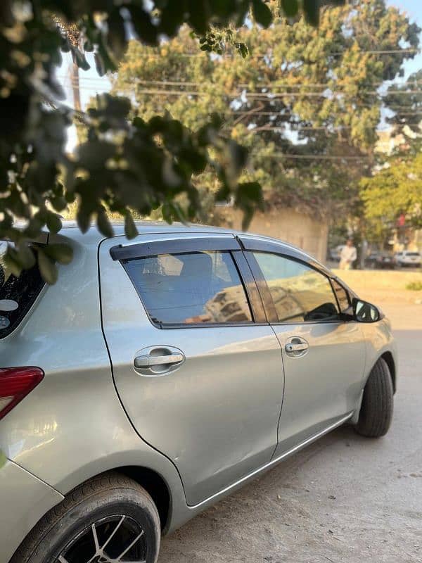 Toyota Vitz 2011 reg 2015 4