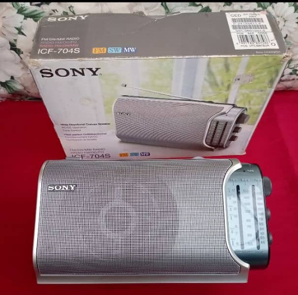 Sony Radio ICF 704S World Band Radio 2