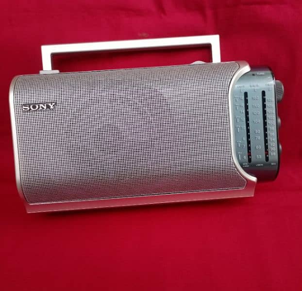 Sony Radio ICF 704S World Band Radio 6