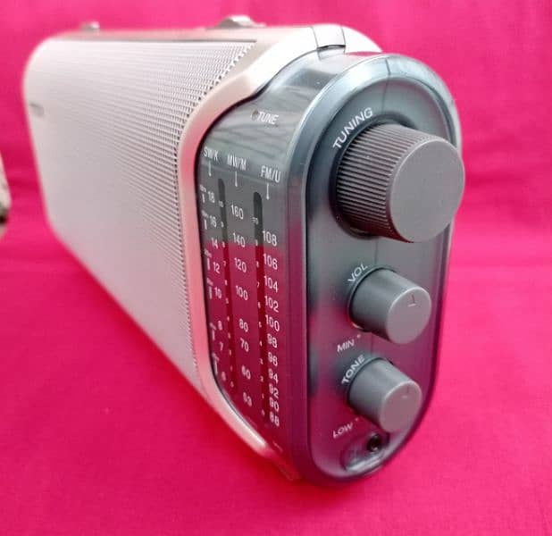 Sony Radio ICF 704S World Band Radio 12