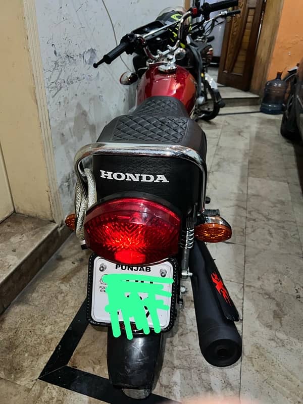 Honda 125 Special Edition (Chrome) 7