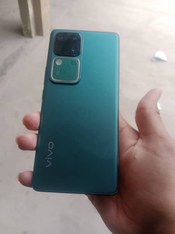 Vivo V30 1