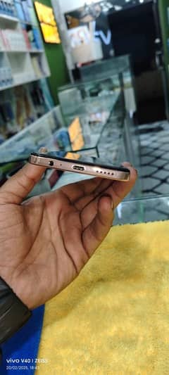 Vivo Y28 10by10 6+128 one month used available at Prince Mobile