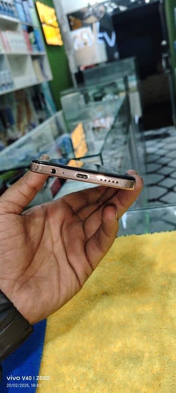 Vivo Y28 10by10 6+128 one month used available at Prince Mobile 0