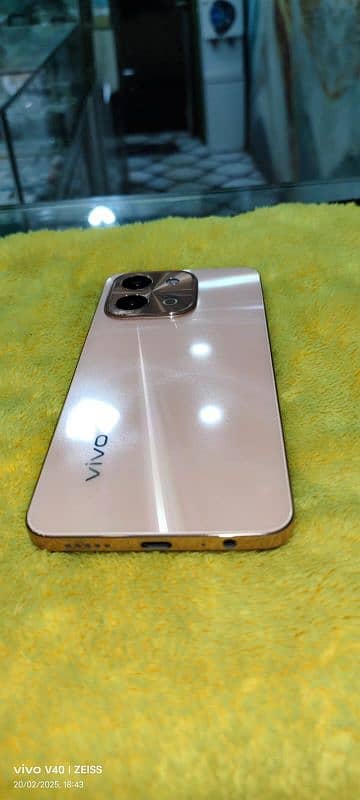 Vivo Y28 10by10 6+128 one month used available at Prince Mobile 2