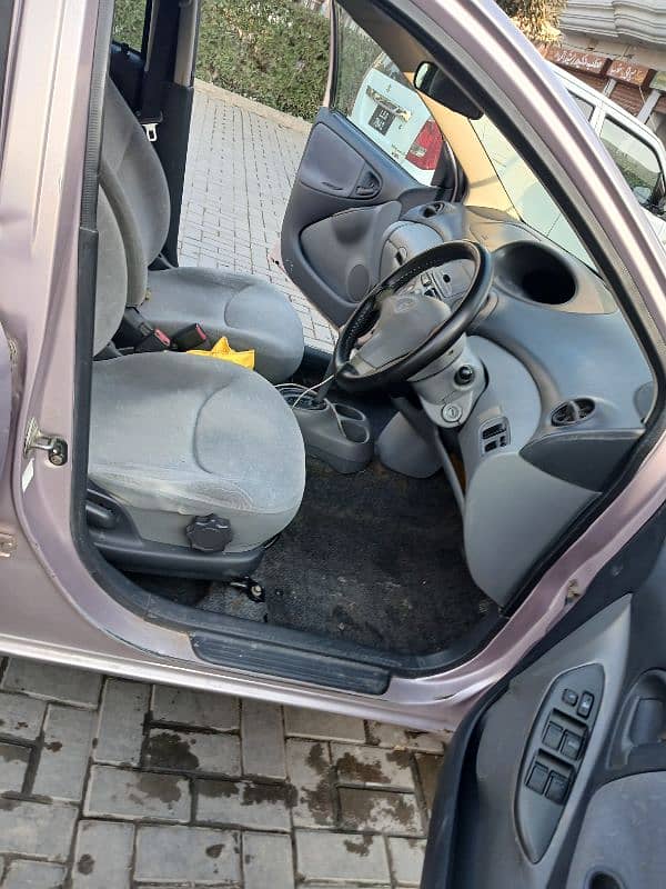 Toyota Vitz 2000/2007 lush condition. 12