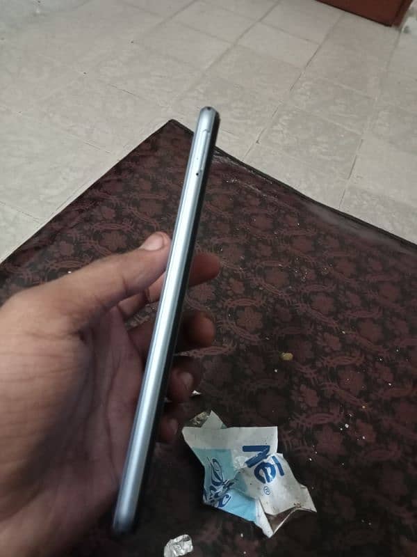 Vivo y12s 3