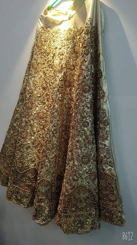 Selling bridal lehnga 4