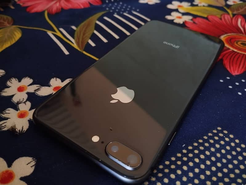 Apple iPhone 8 Plus 5