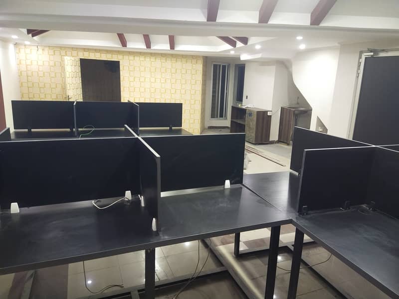 Workstations for 18 people Never used 2