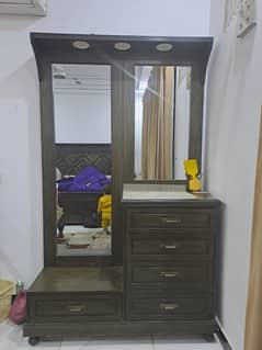 Dressing Table for sale in good condition