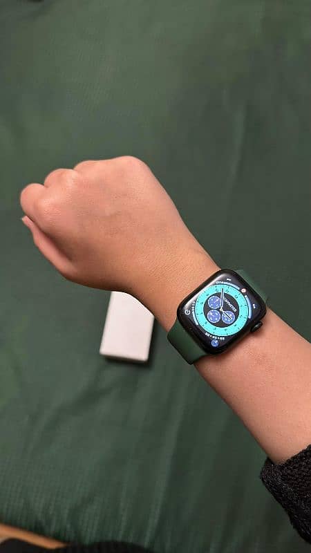 Apple Watch Series 7 40 MM 1