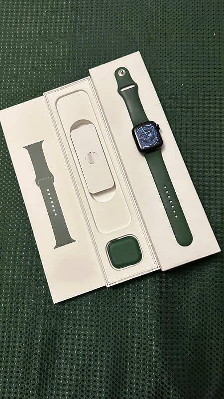 Apple Watch Series 7 40 MM 6