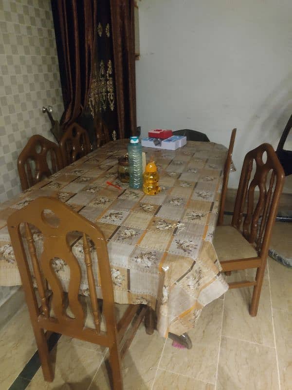 dinning table with 6 chairs 0