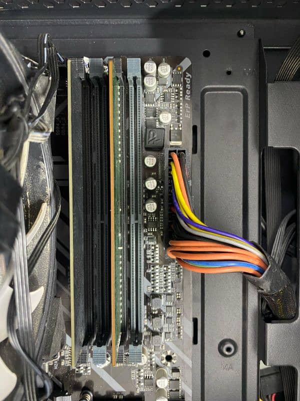 Gigabyte B450M DS3H (4 RAM SLOTS) 1