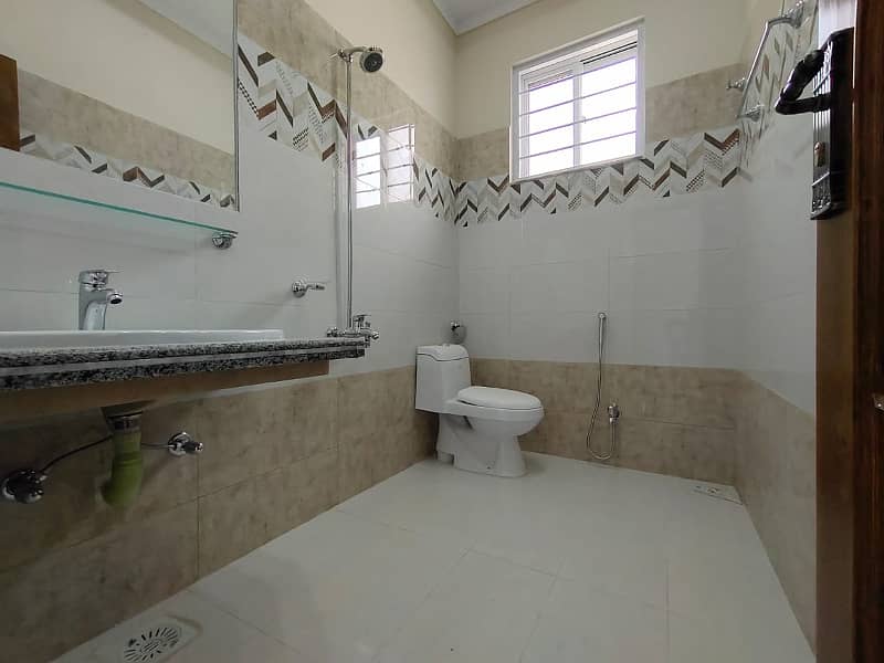 10 Marla 5 Bed House For Rent Available in Bahria Phase 2 4