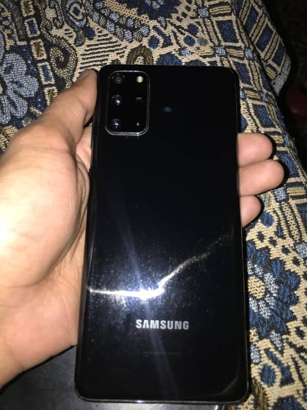 selling  my samsung galaxy s20 plus 6