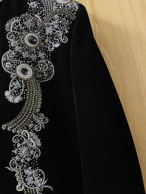 Black velvet sherwani for sale in very good condition with embroidery. 4