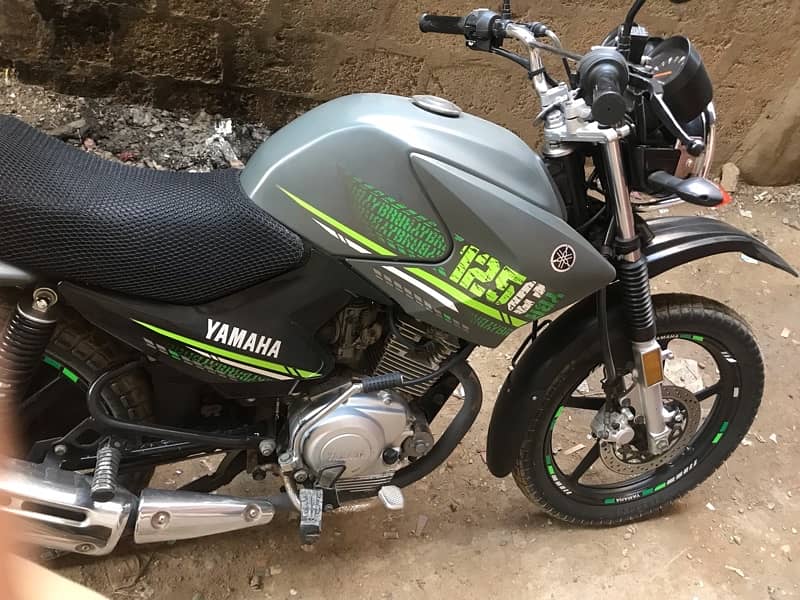 Yamaha YBR 125G  Special Edition grey color 4