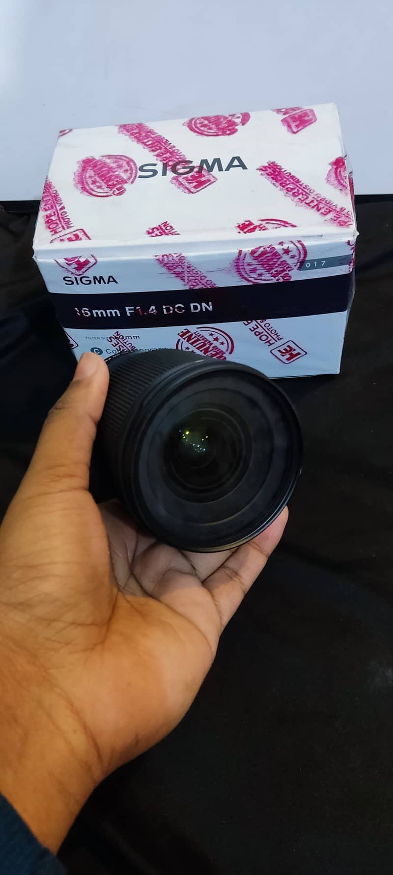 Sony A6400 & Sigma 16mm f/1.4 Lens (Lightly Used, No Scratch) 8