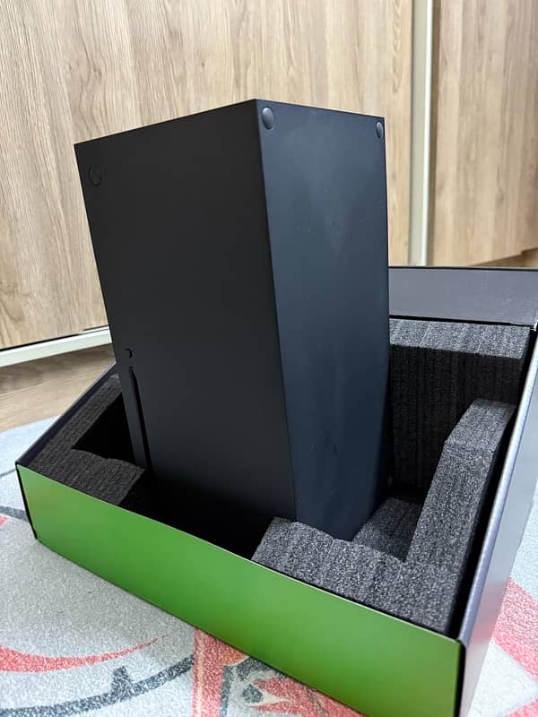 Xbox Series X 1TB with Elite controller (black) for immediate sale! 2