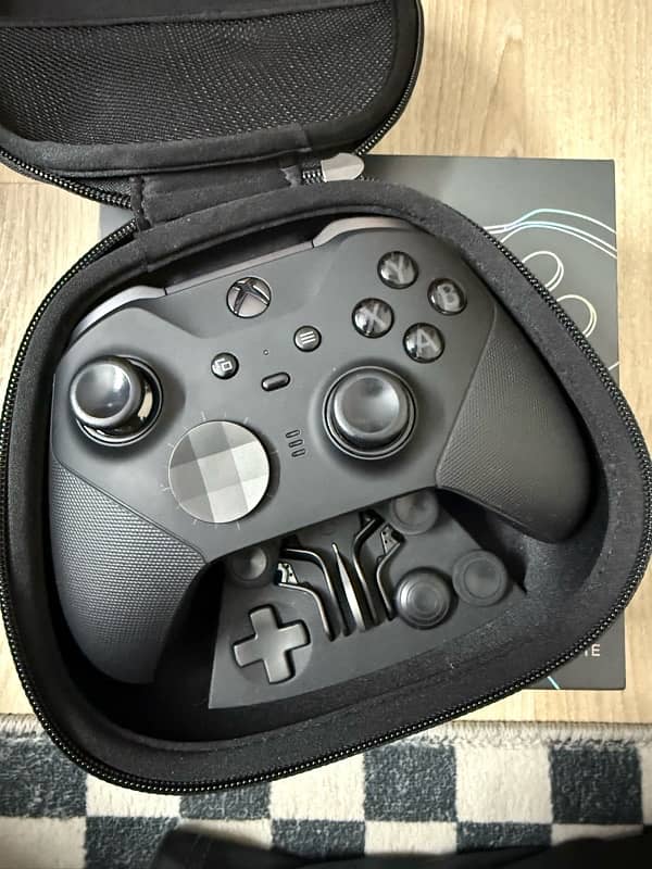 Xbox Series X 1TB with Elite controller (black) for immediate sale! 11