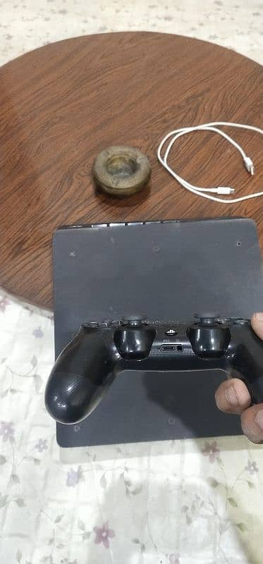 PS4 slim 6