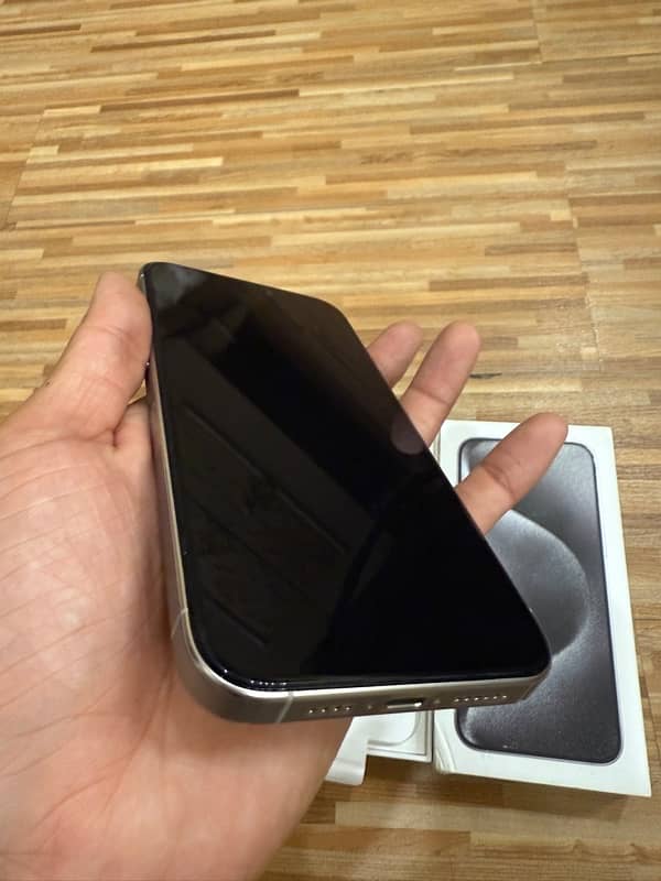 iPhone 15 Pro Max 256GB 10/10 Condition with Box 6