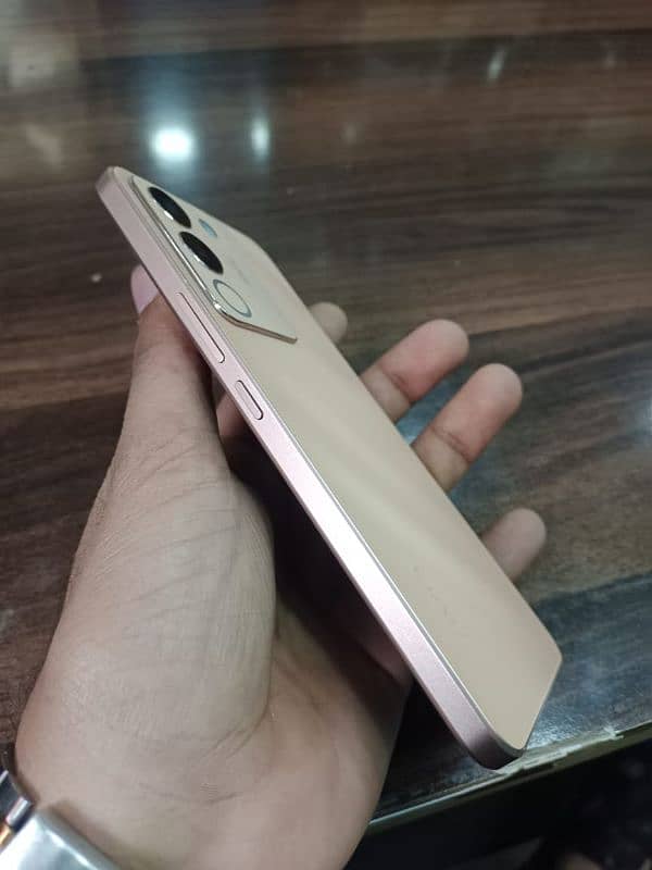 Vivo v29e condition 10/9 all oky serious customer contact me only 4