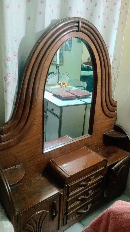 Solid Wooden Dressing Table very good condition 0