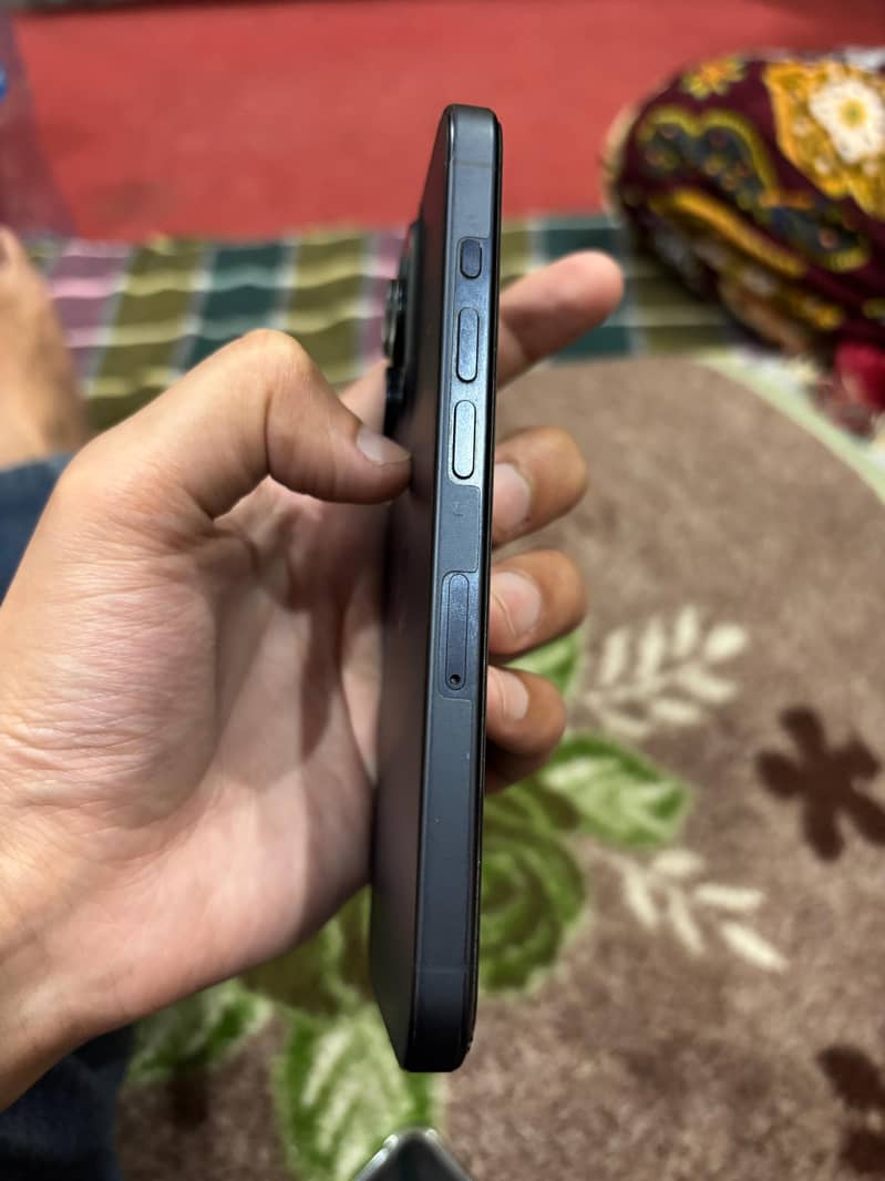 Apple iPhone 15 Pro 2