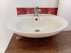 Washbasin with masters mixture