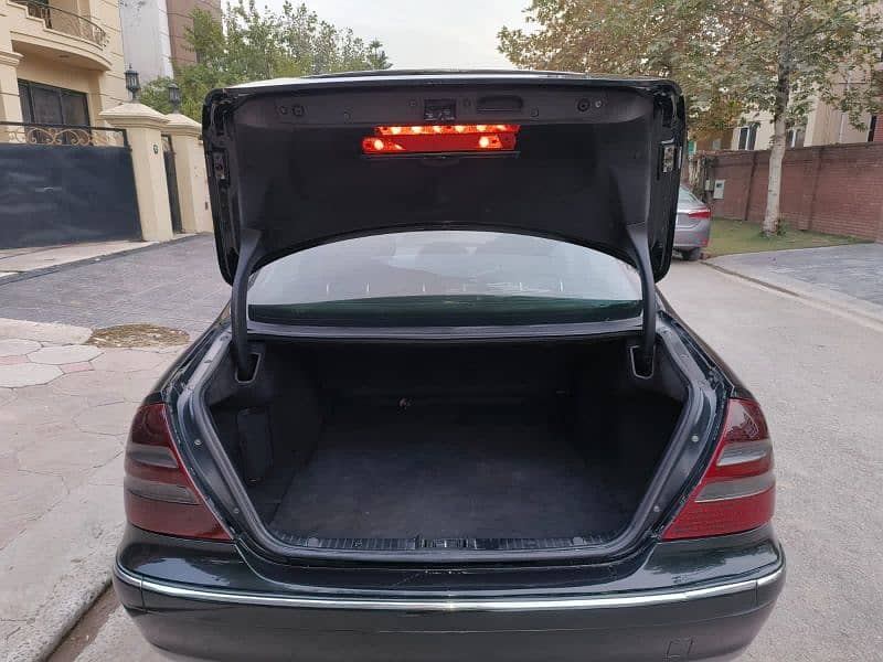 Mercedes Benz E 220 Model 2003 Diesel 11