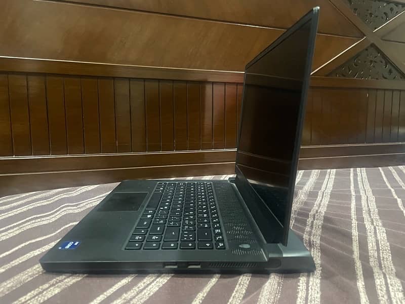 Alienware m15 R7 15.6”  (Core i7-12700H/1TB SSD/16GB RAM/RTX 3070TI 4