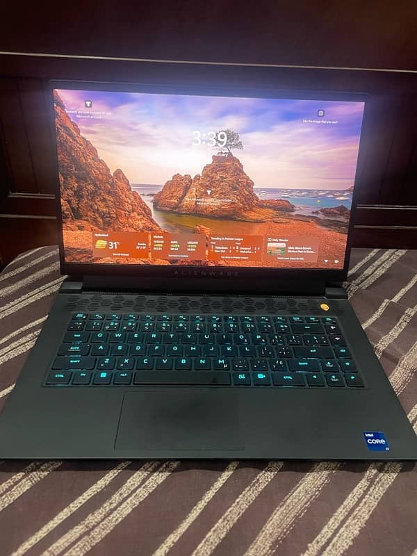Alienware m15 R7 15.6”  (Core i7-12700H/1TB SSD/16GB RAM/RTX 3070TI 10