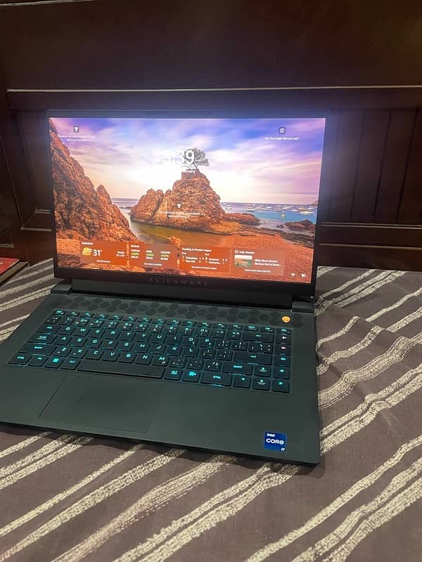 Alienware m15 R7 15.6”  (Core i7-12700H/1TB SSD/16GB RAM/RTX 3070TI 12