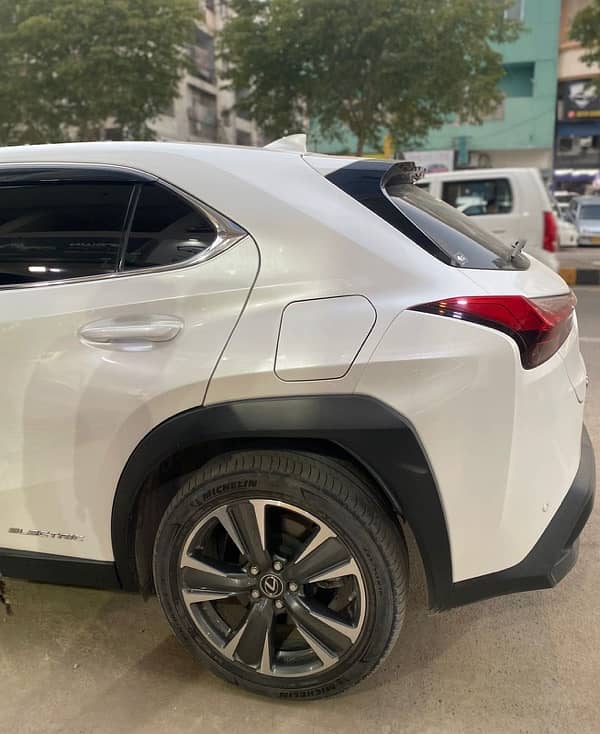 Lexus Ux300e 2021 6