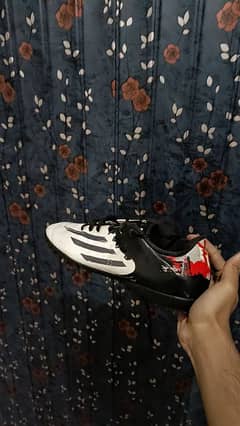 Adidas turf Messi edition thrift in good condition