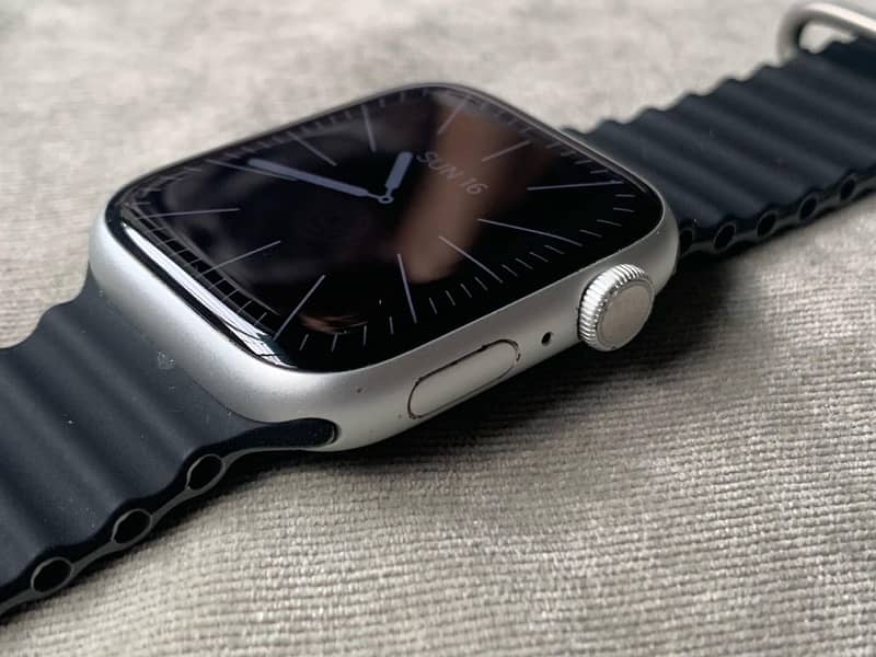 Apple Watch Series 8 (45mm) 1